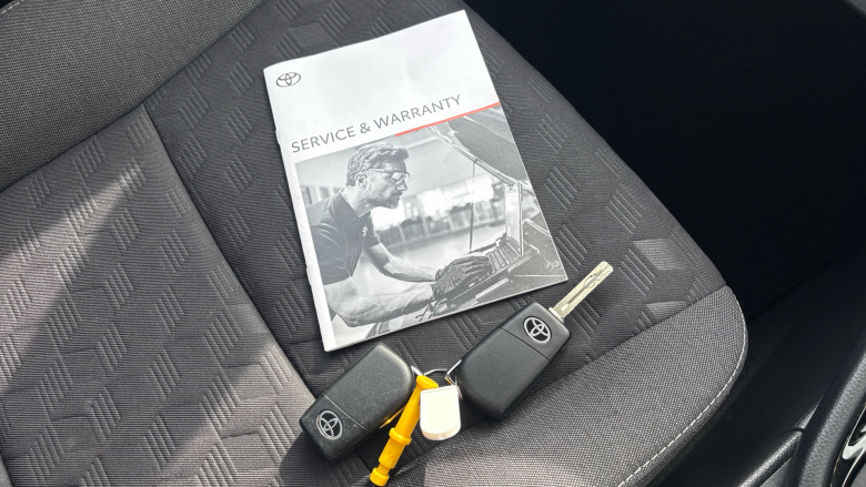 Toyota Yaris 1.5 Hybrid Design 5dr CVT Hybrid Hatchback